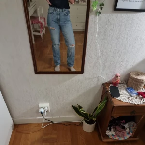 Jeans - Highwaist jeans. Är 173 cm lång