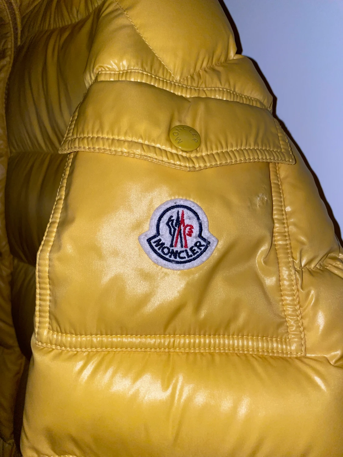 Moncler maya size 2 - 90