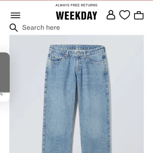 Weekday jeans - Säljer mina helt nya weekday jeans low straight. De är aldrig andvända endast testade! Nypris: 590 Tar gärna bud över 200!