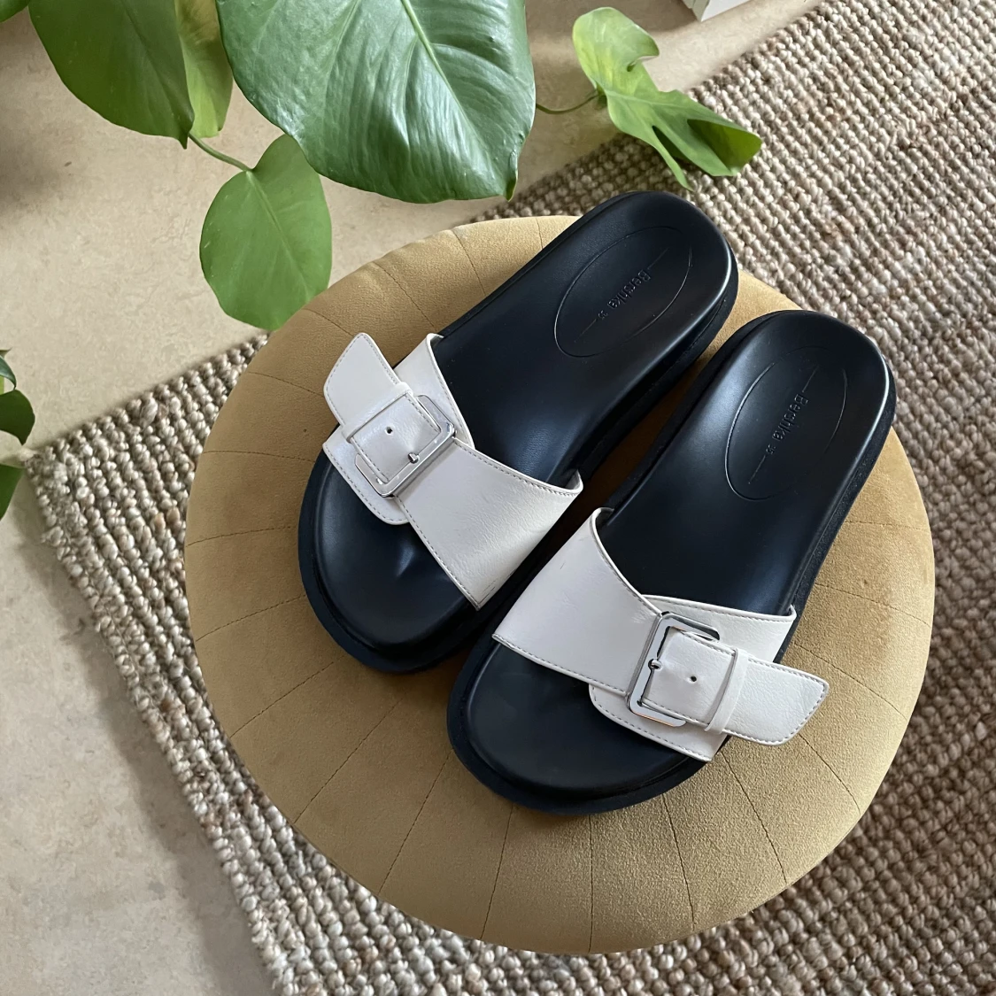 Tofflor från bershka  - 90