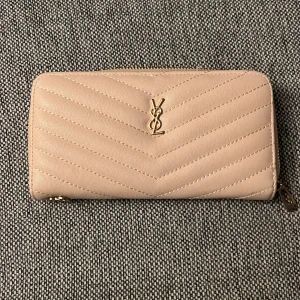 Plånbok - En stor plånbok från fejk YSL