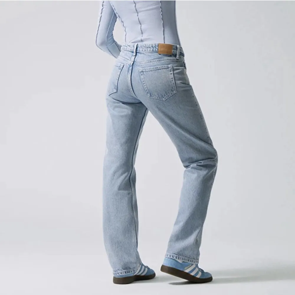 weekdays kända lågmidjade jeans använda kankse 5 gånger, inte i min smak längre.. Jeans & Byxor.