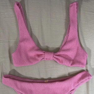 Vacay bikiniset - • ALDRIG ANVÄNT  • ALDRIG TESTAD • Strl M i båda delarna • Nypris ca. 380kr • 150kr + 60kr Frakt 