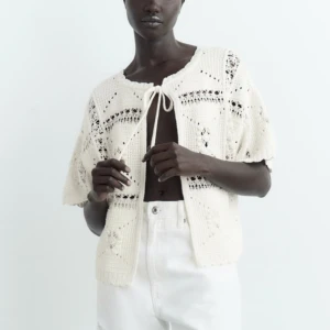 SÖKER - SÖKER detta plagg från zara i storlek S! Hör gärna av ifall jag kan köpa av er❤️❤️