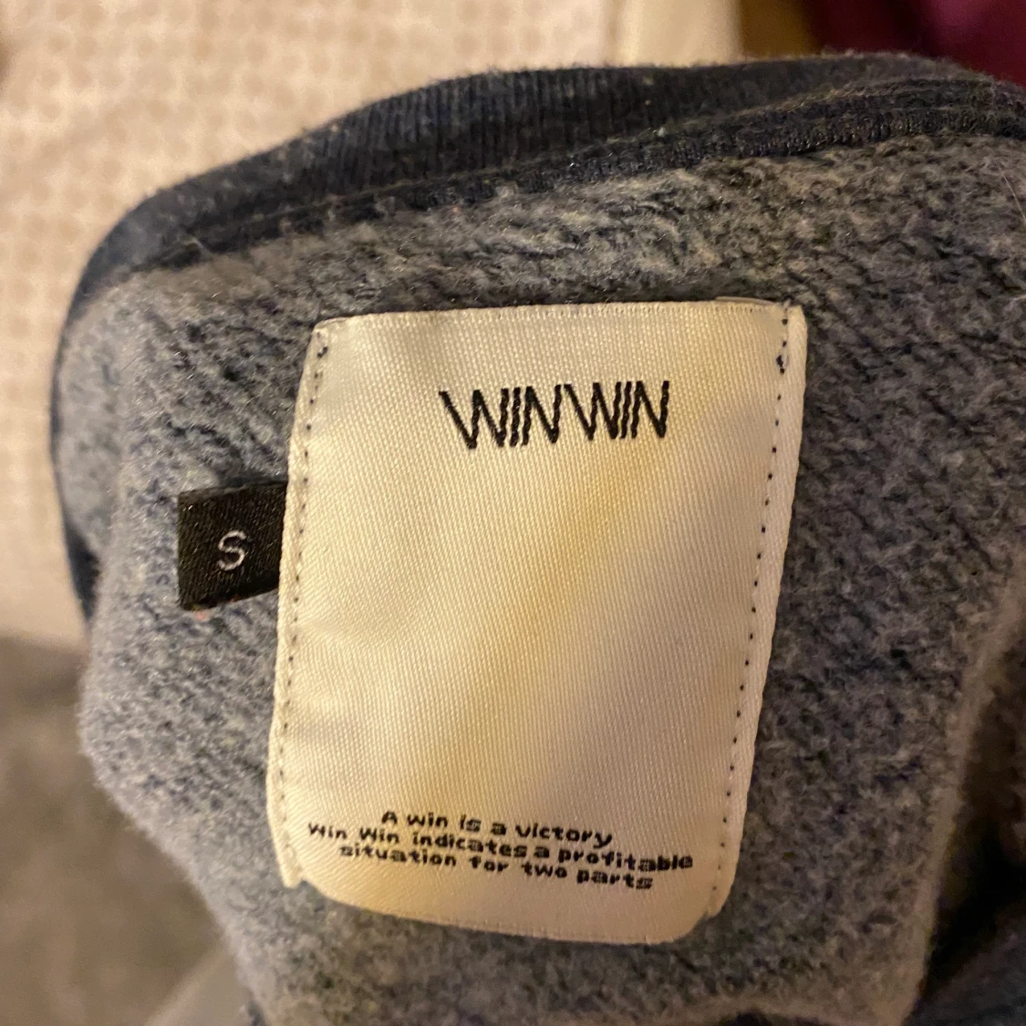 Grå/blå tröja i storlek S  - 91