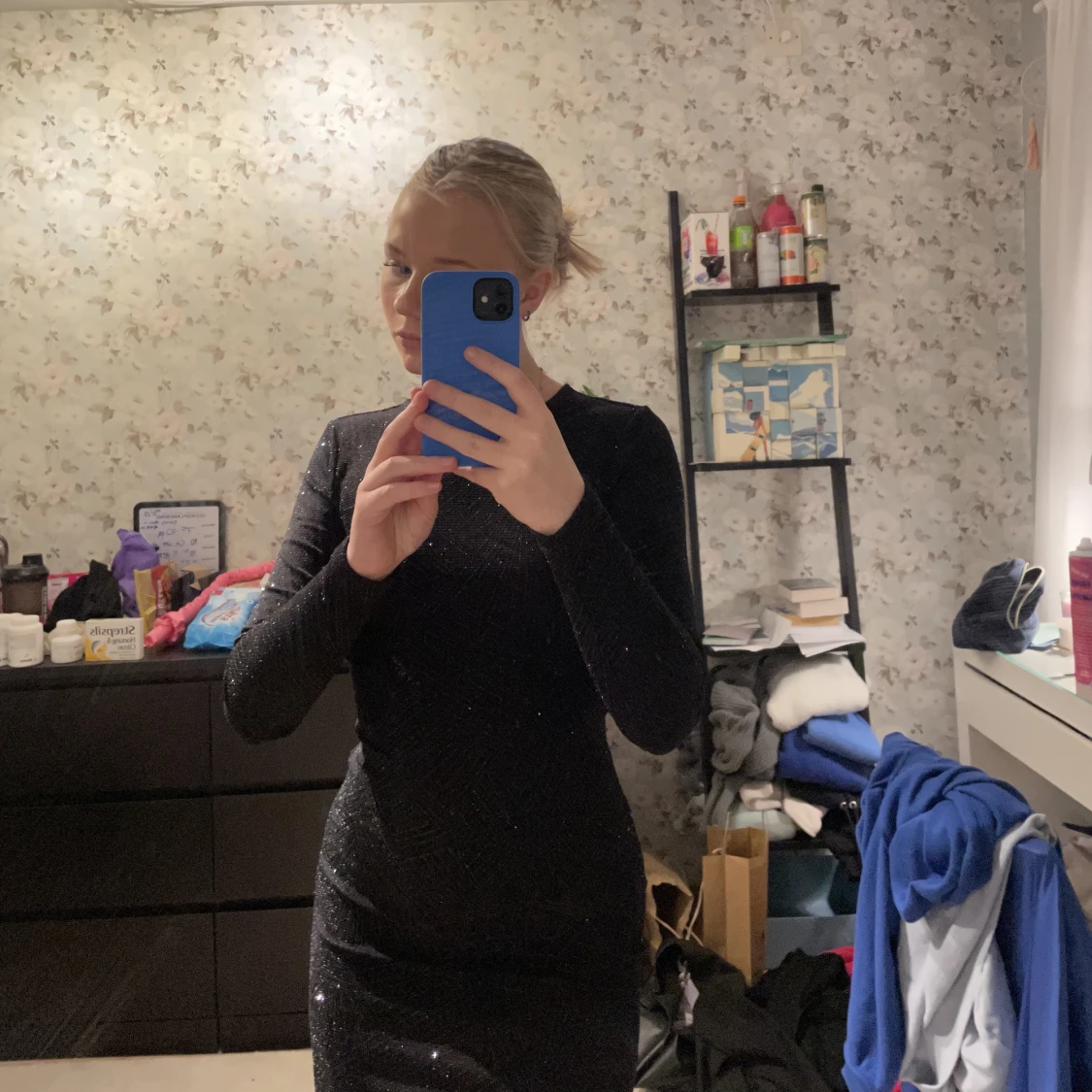 Svart glittrig klänning  - 91