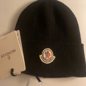 Moncler mössa - Oanvänd 
