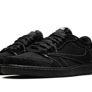 Air jordan Low Travis Scott ”Phantom” - Nyaste releasen av Travis Scott x Nike finns nu oss hos för endast 1799kr och retail ligger på runt 10-13.000kr. Kommer med korrekt låda och snören med färgerna: Svart, röd och svartvit. Finns i alla storlekar. Kontakta oss om du vill se mer av skon 📨