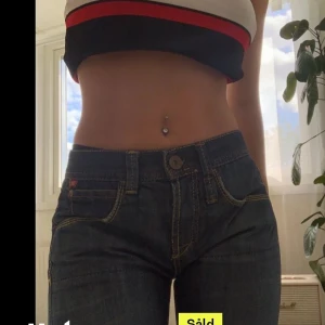 Lågmidjade jeans  - Säljer mina miss sixty jeans som jag har köpt här på plick. Säljer för att de är tyvär för långa på mig som är runt 1.65 men annars sitter de perfekt och det är endast få tals använda från mig. Bilderna är lånade av föra ägaren. Skriv för frågor.