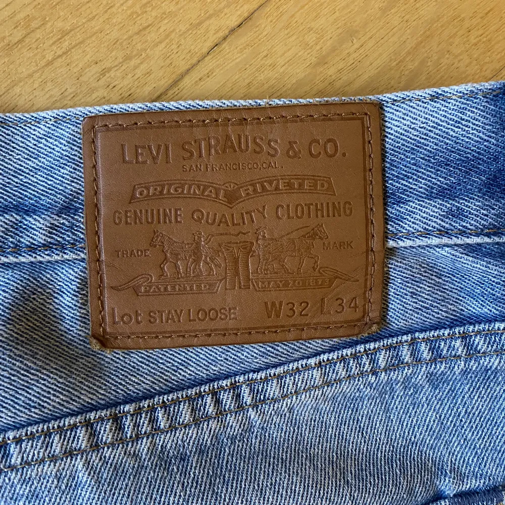 Baggy Jeans by Levi’s in size 32/34. Perfect, if you are a bit taller and slimmer and still want some good-fitting baggy jeans.. Jeans & Byxor.