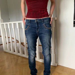 jeans - lågmidjade jeans!