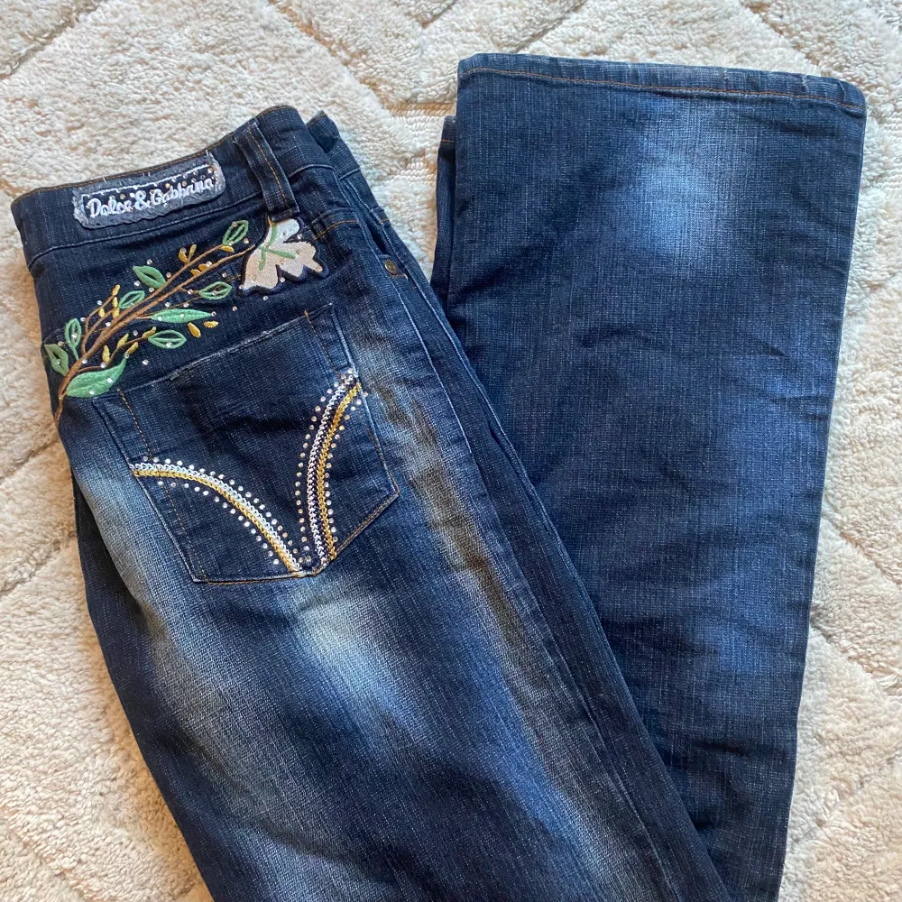 D&G byxor, innerbensmått 83cm<3 Jättefina men kommer inte till användning längre🥺 Skriv för frågor. Jeans & Byxor.