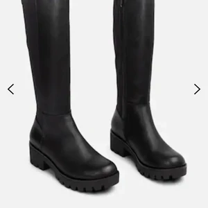 Höga boots - Säljer dessa oanvända boots då jag redan har ett par