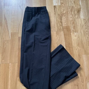 Byxor - Oanvända byxor ifrån madlady nypris 599kr storlek 36