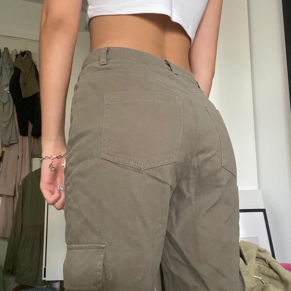 Högmidjade cargopants - 90