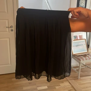 Volangkjol! - Svart söt volangkjol i storlek S från forever 21🖤