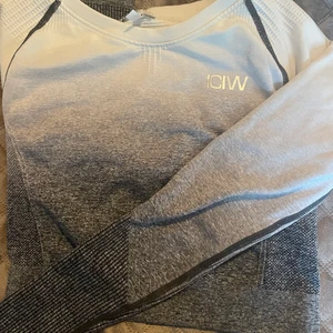 Träningströja, icaniwill - Snygg träningströja från icaniwill, köptes förra året för 400kr och har aldrig använts. Köparen betalar frakten (39kr)!🏋🏽‍♀️