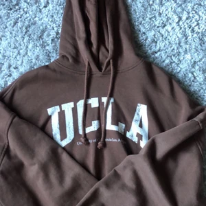 Strl Xs - Denna hoodie som även är en magtröja är väldigt fin och mysig, skönt material.