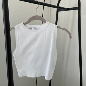 Zara topp - Ett fint linne som tyvärr inte kommer till användning längre.