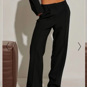 Kostymbyxor  - Kostymbyxor från Hanna schönberg x nakd, knappt använda 