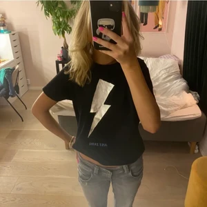 Zadig t-shirt  - En supersnygg Zadig t-shirt, men måste tyvärr sälja pga att jag behöver pengarna 💕 tröjan finns fortfarande kvar även om budgivningen är avslutad! 