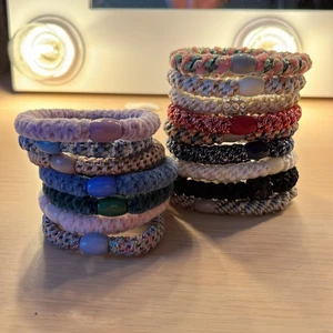 Kknekki  - Hej! Säljer massa kknekki armband! De som är i högen till vänster är fake och de som är i högen till höger är äkta! Skriv vid minsta lilla fråga eller intresse!❤️😘