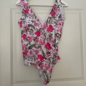 Helt ny hunkemöller baddräkt  - Helt ny med prislappen kvar! Storlek eu 40