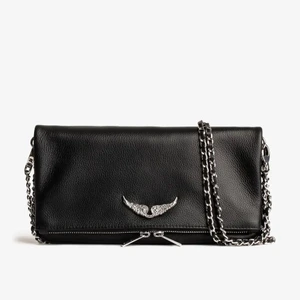 Zadig rock bag - Säljer min zadig rock bag, har haft den sen förra våren. Den är väl använd men fortfarande i bra skick. Inget fel på nån av kedjorna (som såklart medföljer) har även äkthetsbevis samt dustbag. 