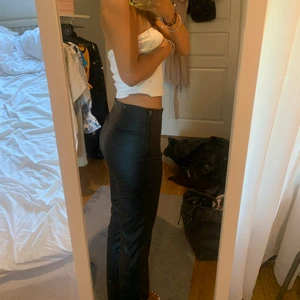 Skinnbyxor - Skinnbyxor från ginas barnavdelning men skulle säga de passar någon som brukar ha 32/34 - xs i byxor🥰🥰 jätte fina nu till hösten & vintern