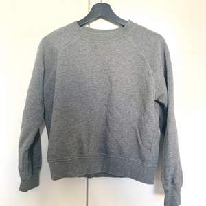 En grå sweatshirt Storlek - S  Gina tricot 