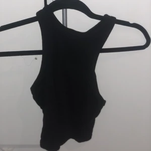 Svart topp - Svart topp från hm i s