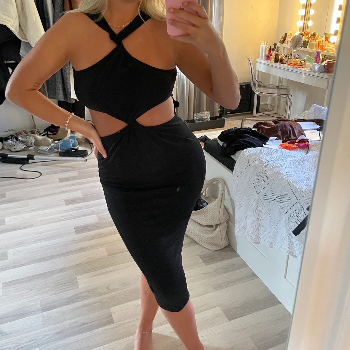 Korsad svart klänning🖤 - 90