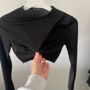 Topp NLY - För liten, aldrig använd🥰köparen står för frakt 