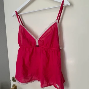 odd molly linne - super gulligt linne från odd molly storlek 2 skulle säga att de motsvarar S. Väldigt bra skick. skriv för fler bilder eller frågor💕 (tryck inte på köp nu tack)