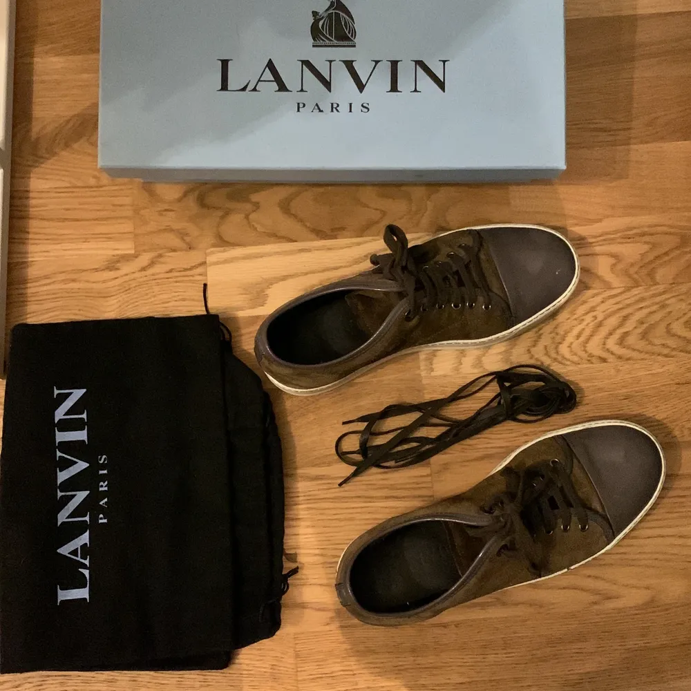 Snygga lanvin skor i färgen brun  8 i skick storlek 41 men sitter som 42 använda fåtal ggr. Låda, dustbag och extra skosnören ingår. Skor.