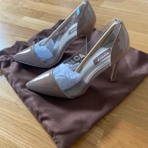 Bianca x Nelly.com pumps 37 - Säljer helt nya pumps från  Bianca x Nelly.com stl 37 , de sålde slut snabbt ! 