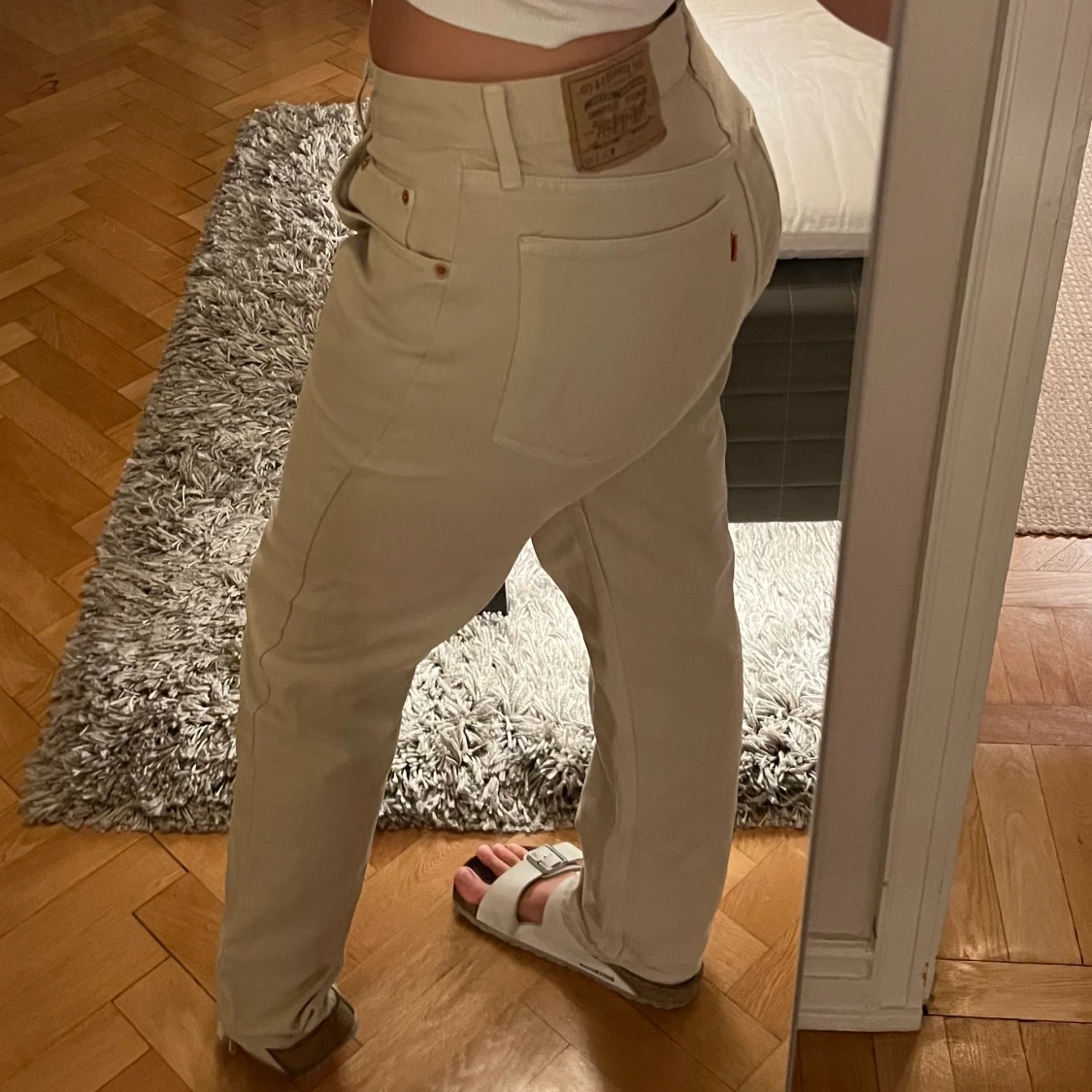 Beiga och blå Levis jeans - 90