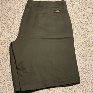 Dickies shorts  - Dickies shorts slim straight,  Använda ett fåtal gånger  Strl w40