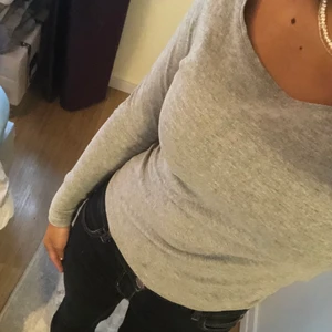 Långärmad tröja  - Säljer en fin långärmad tröja💕💕