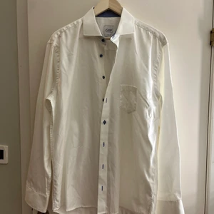 Skjorta - Väldigt fin skjorta som bara är använd några få gånger. 
