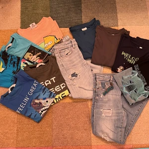 11 plagg-9tröjor och 2 jeans för pojkar - 6 kortärmade t-shirts och 3 lång ärmade från hm och zara. 2 jeans hm och zara. bra skick. 