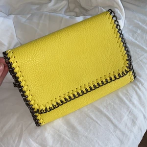 Gul väska  - Superfin väska i nyskick! Inga defekter