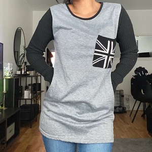 Varm långarmad tröja strl XS/S - En fin lång armad tröja med 2 sidor fickor fleecetröja strl XS\S