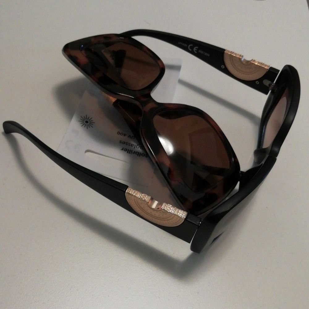 1 par bruna 1 par svarta solglasögon, helt nya! Uv 400 . Accessoarer.