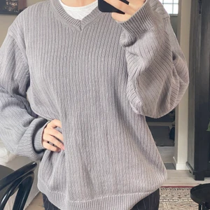 Stickad tröja - Grå mysig stickad tröja i fint skick! 