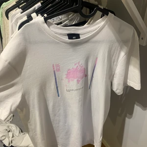 Tröjor  - Lite olika oversize tröjor som är sköna nu på sommaren med coola tryck