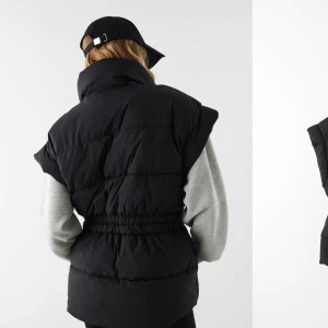 Helt ny väst från Gina Tricot//storlek S - Köptes nyligen och har aldrig använt! Helt i nyskick :) hade behövt en storlek M. 