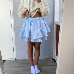 Volangkjol - Supersöt volangkjol som aldrig kommit till användning, frakt tillkommer!🥰