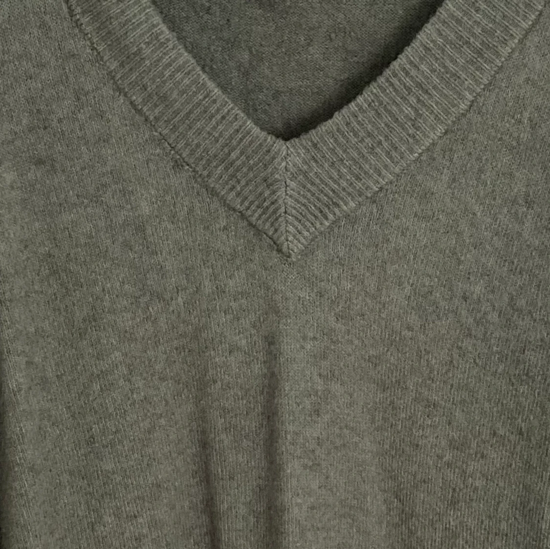 En lite längre stickad tröja  - 91