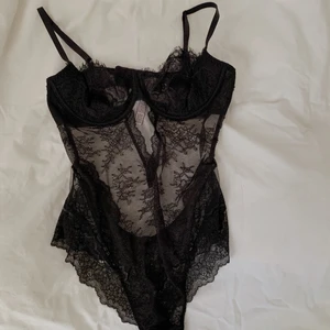Bodysuit Victoria Secret  - Bodysuit från Victoria Secret i storlek L. Säljer för 200kr 🫦🫦